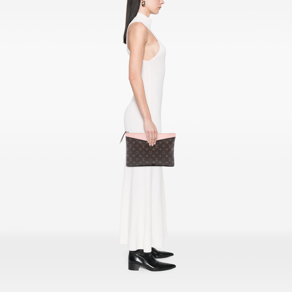 Pre-Loved Louis Vuitton Monogram Daily Pouch - Picture 7 of 7